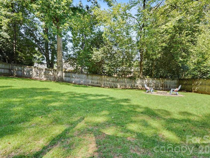 7316 Thorncliff Drive, Charlotte, NC 28210.  MLS# CAR4415912, YatesRealty ID 46199. 