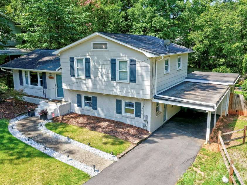 7316 Thorncliff Drive, Charlotte, NC 28210.  MLS# CAR4415912, YatesRealty ID 46199. 