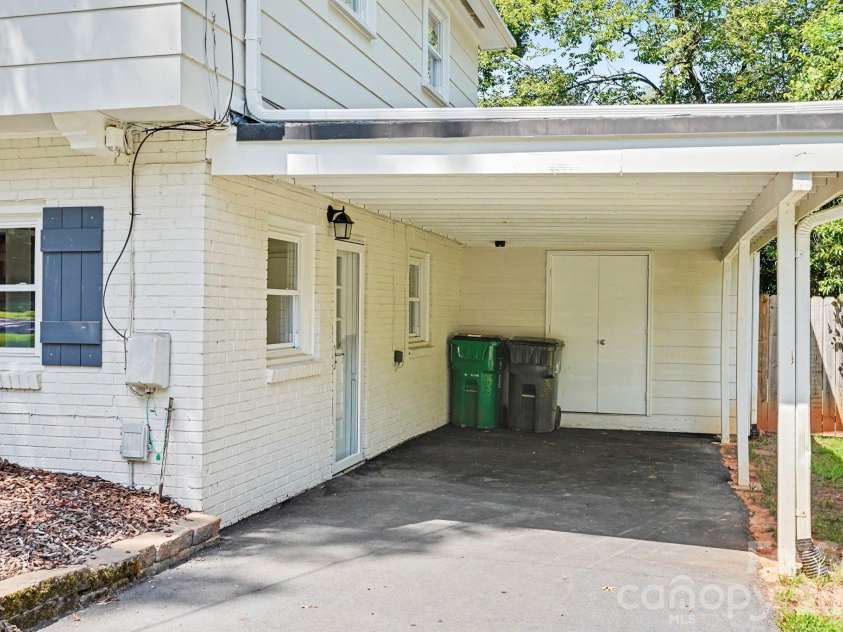 7316 Thorncliff Drive, Charlotte, NC 28210.  MLS# CAR4415912, YatesRealty ID 46199. 