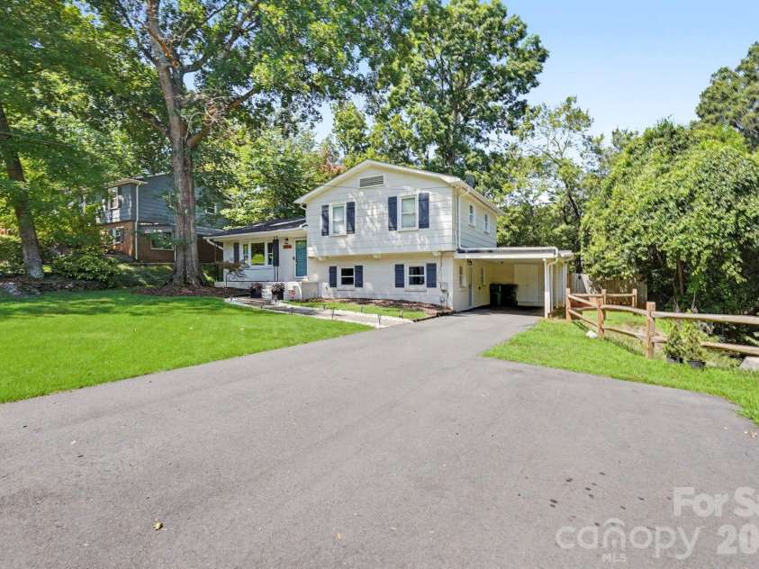7316 Thorncliff Drive, Charlotte, NC 28210.  MLS# CAR4415912, YatesRealty ID 46199. 