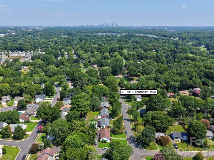7316 Thorncliff Drive, Charlotte, NC 28210.  MLS# CAR4415912, YatesRealty ID 46199. 