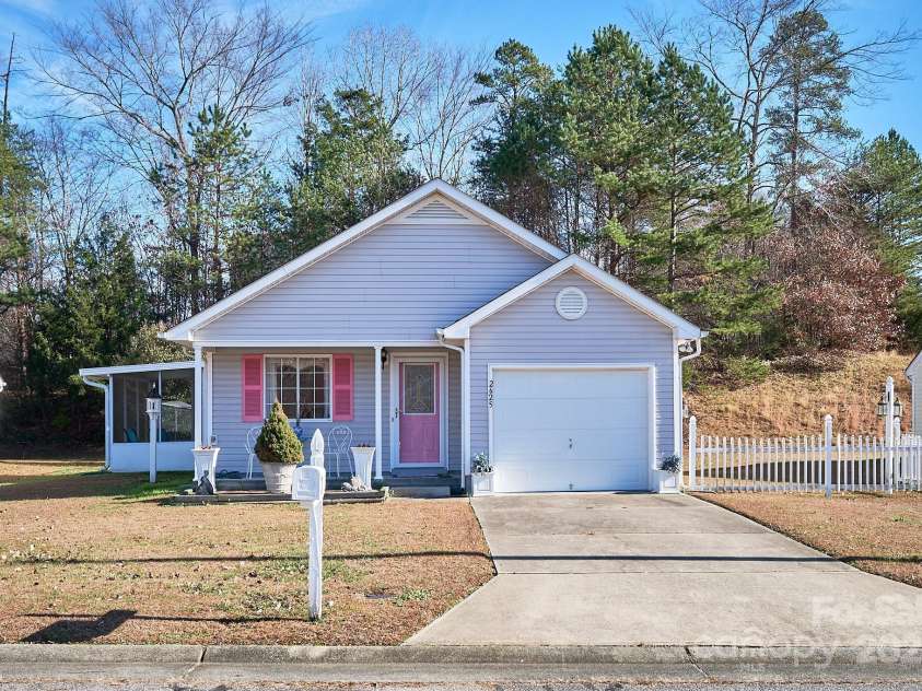 2625 Stratford Lake Road, Winston Salem, NC 27103.  MLS# CAR4327195, YatesRealty ID 462. 