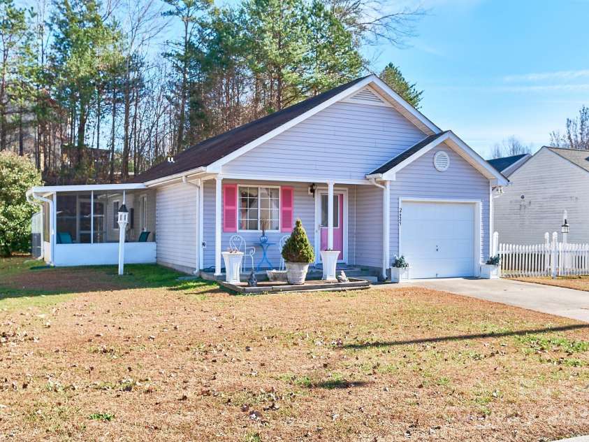 2625 Stratford Lake Road, Winston Salem, NC 27103.  MLS# CAR4327195, YatesRealty ID 462. 