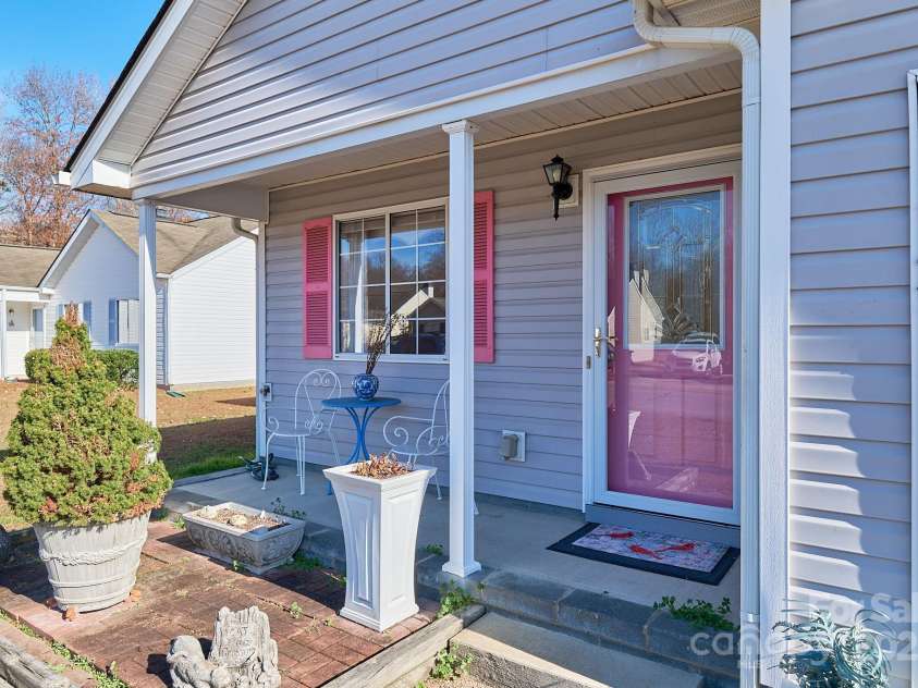 2625 Stratford Lake Road, Winston Salem, NC 27103.  MLS# CAR4327195, YatesRealty ID 462. 