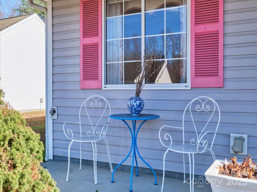 2625 Stratford Lake Road, Winston Salem, NC 27103.  MLS# CAR4327195, YatesRealty ID 462. 