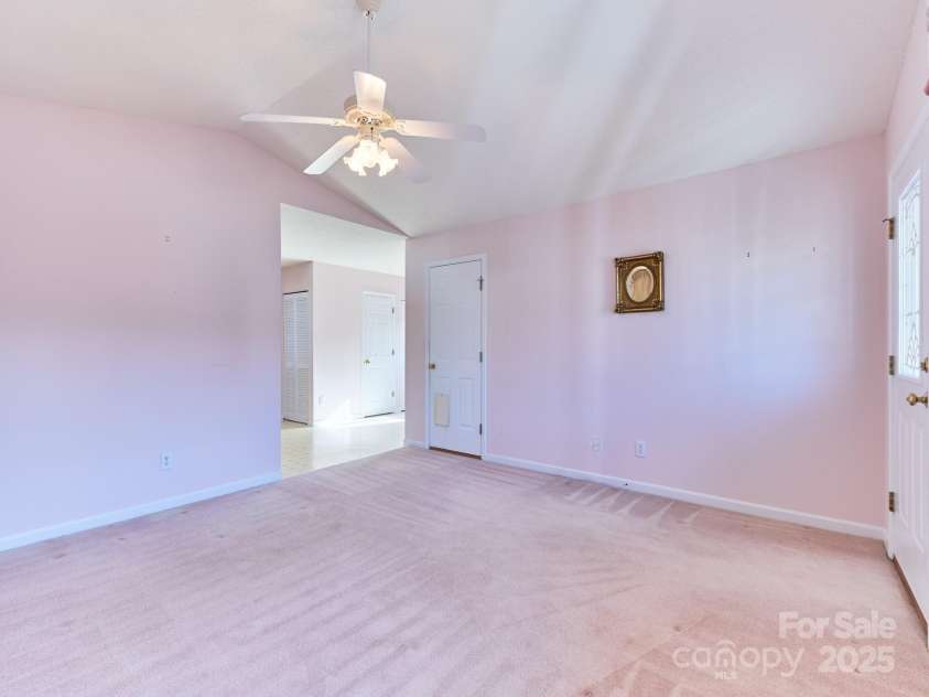 2625 Stratford Lake Road, Winston Salem, NC 27103.  MLS# CAR4327195, YatesRealty ID 462. 