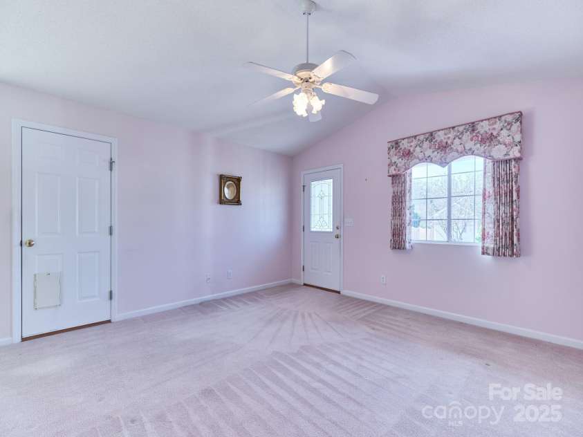2625 Stratford Lake Road, Winston Salem, NC 27103.  MLS# CAR4327195, YatesRealty ID 462. 