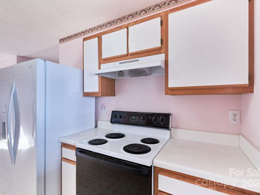 2625 Stratford Lake Road, Winston Salem, NC 27103.  MLS# CAR4327195, YatesRealty ID 462. 