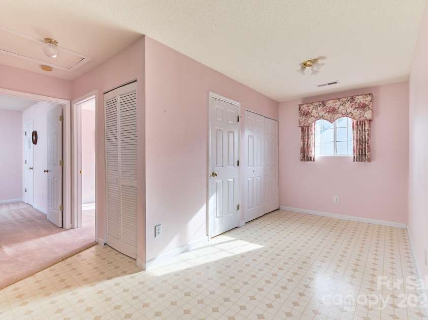 2625 Stratford Lake Road, Winston Salem, NC 27103.  MLS# CAR4327195, YatesRealty ID 462. 