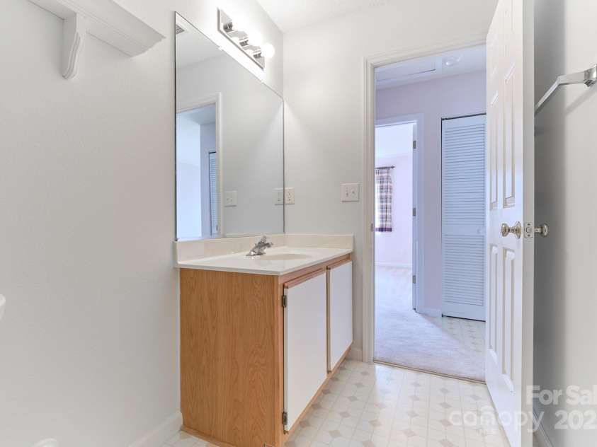 2625 Stratford Lake Road, Winston Salem, NC 27103.  MLS# CAR4327195, YatesRealty ID 462. 