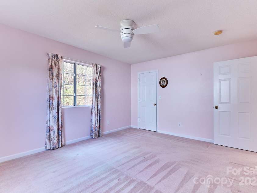 2625 Stratford Lake Road, Winston Salem, NC 27103.  MLS# CAR4327195, YatesRealty ID 462. 