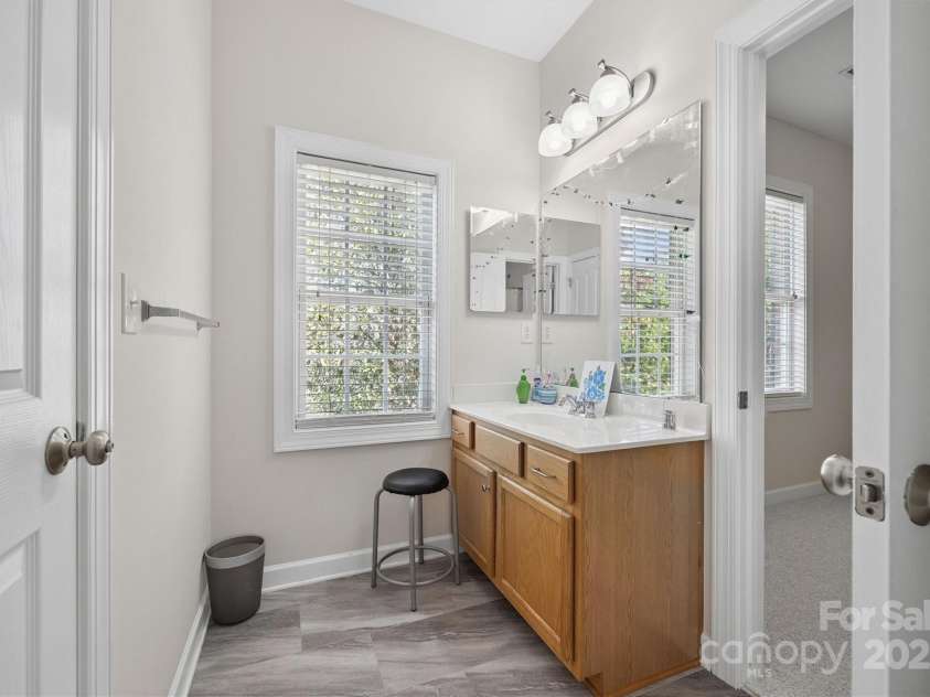 10418 Goosefoot Court, Concord, NC 28027.  MLS# CAR4283237, YatesRealty ID 4620. Jack & Jill Bath between Bedroom 4 & 5