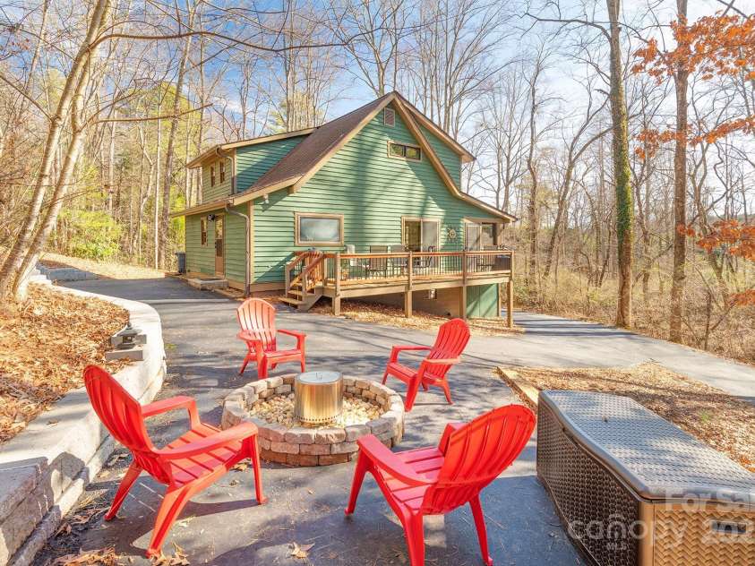 511 Gilreath Loop, Mills River, NC 28759.  MLS# CAR4218219, YatesRealty ID 4620. Out door fire pit