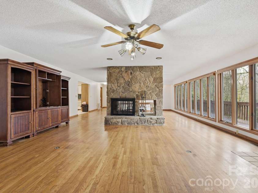652 Shepherds Creek Road, Robbinsville, NC 28771.  MLS# CAR4358590, YatesRealty ID 4620. 