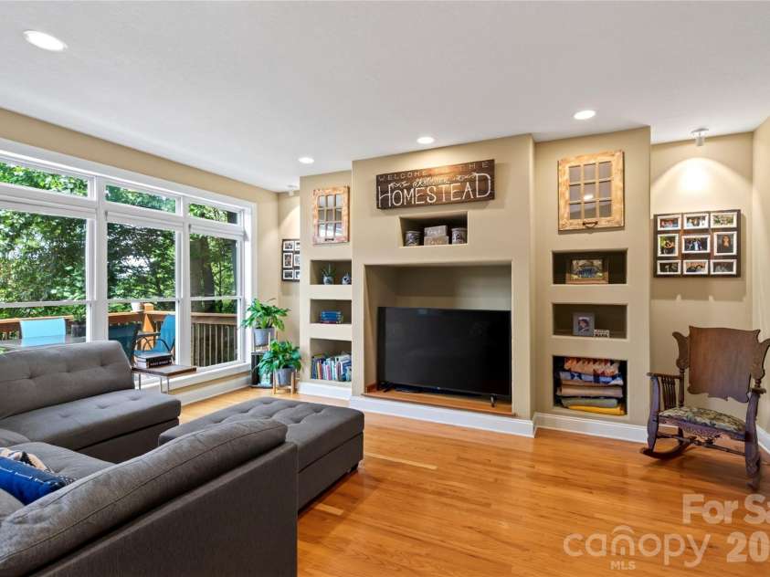 719 April Park, Waynesville, NC 28786.  MLS# CAR4414470, YatesRealty ID 46204. 