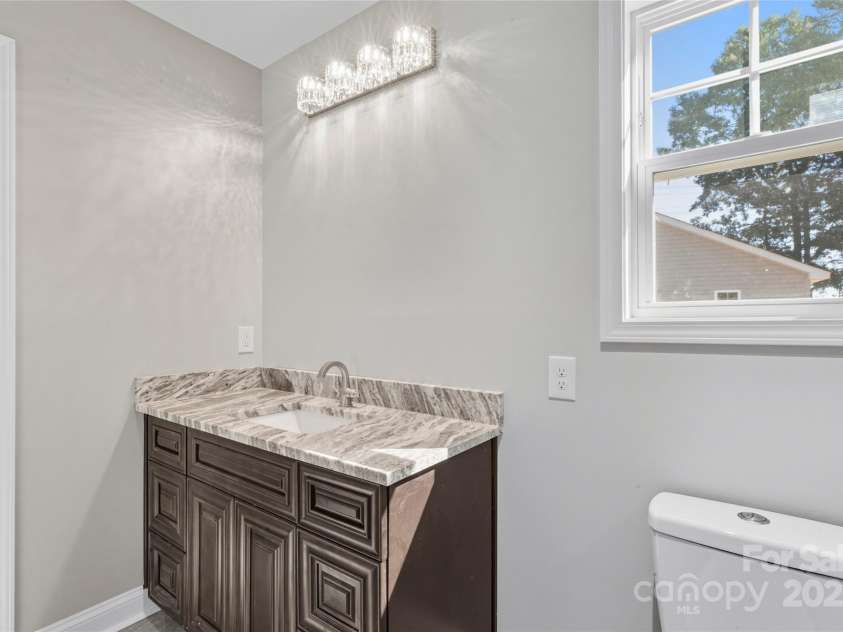 6015 Zoo Parkway, Asheboro, NC 27205.  MLS# CAR4308041, YatesRealty ID 4621. 