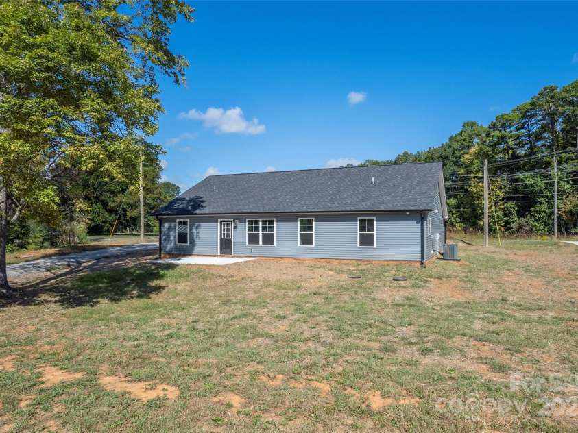 6015 Zoo Parkway, Asheboro, NC 27205.  MLS# CAR4308041, YatesRealty ID 4621. 