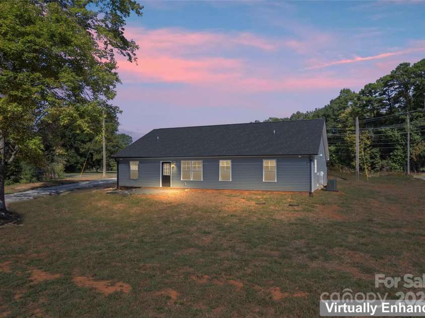 6015 Zoo Parkway, Asheboro, NC 27205.  MLS# CAR4308041, YatesRealty ID 4621. 