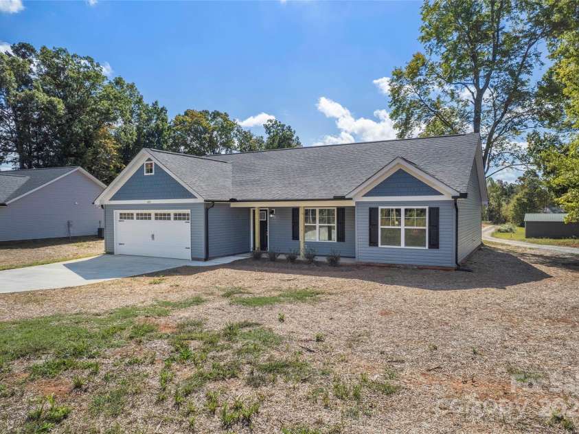 6015 Zoo Parkway, Asheboro, NC 27205.  MLS# CAR4308041, YatesRealty ID 4621. 
