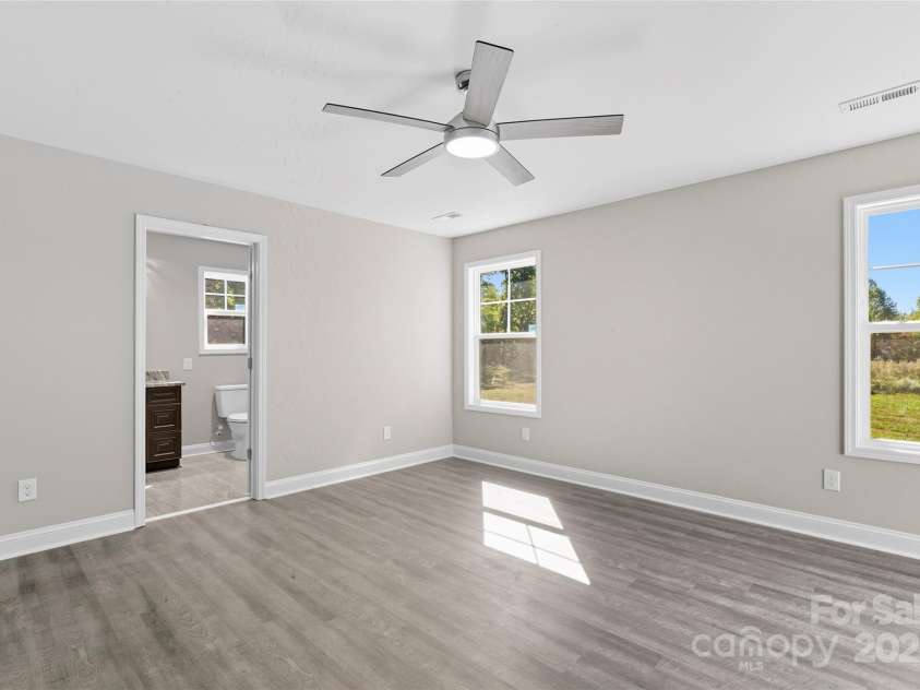 6015 Zoo Parkway, Asheboro, NC 27205.  MLS# CAR4308041, YatesRealty ID 4621. 