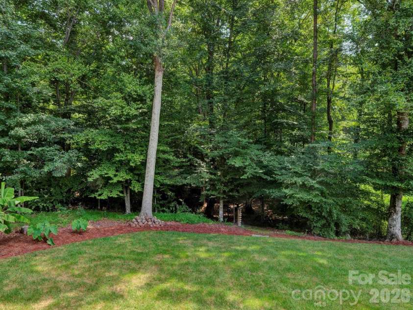 216 Paradise Drive, Belmont, NC 28012.  MLS# CAR4414732, YatesRealty ID 46211. 