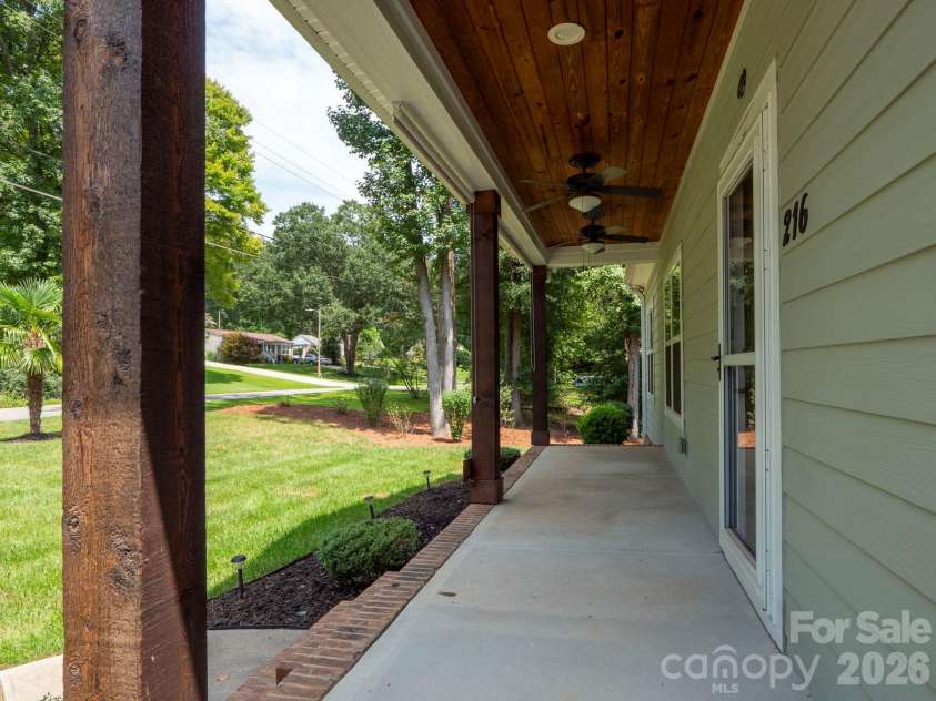 216 Paradise Drive, Belmont, NC 28012.  MLS# CAR4414732, YatesRealty ID 46211. 