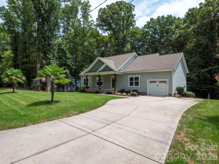 216 Paradise Drive, Belmont, NC 28012.  MLS# CAR4414732, YatesRealty ID 46211. 