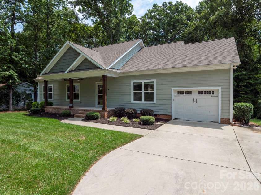 216 Paradise Drive, Belmont, NC 28012.  MLS# CAR4414732, YatesRealty ID 46211. 