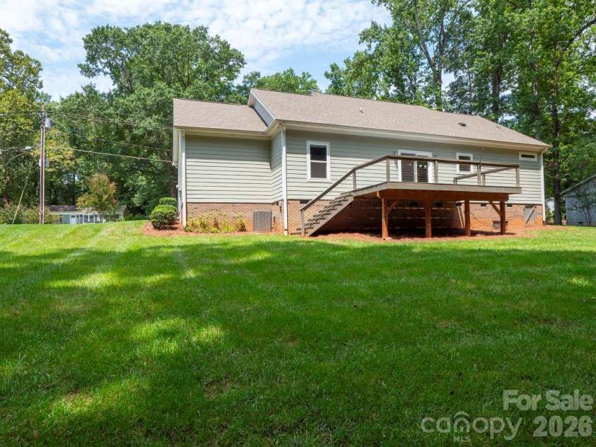 216 Paradise Drive, Belmont, NC 28012.  MLS# CAR4414732, YatesRealty ID 46211. 