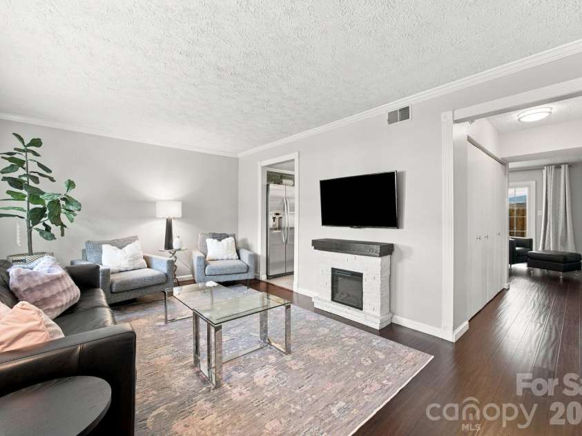 1217 Scaleybark Road, Charlotte, NC 28209.  MLS# CAR4416547, YatesRealty ID 46213. 