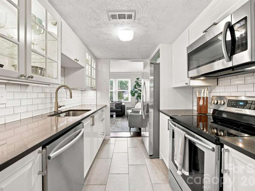 1217 Scaleybark Road, Charlotte, NC 28209.  MLS# CAR4416547, YatesRealty ID 46213. 
