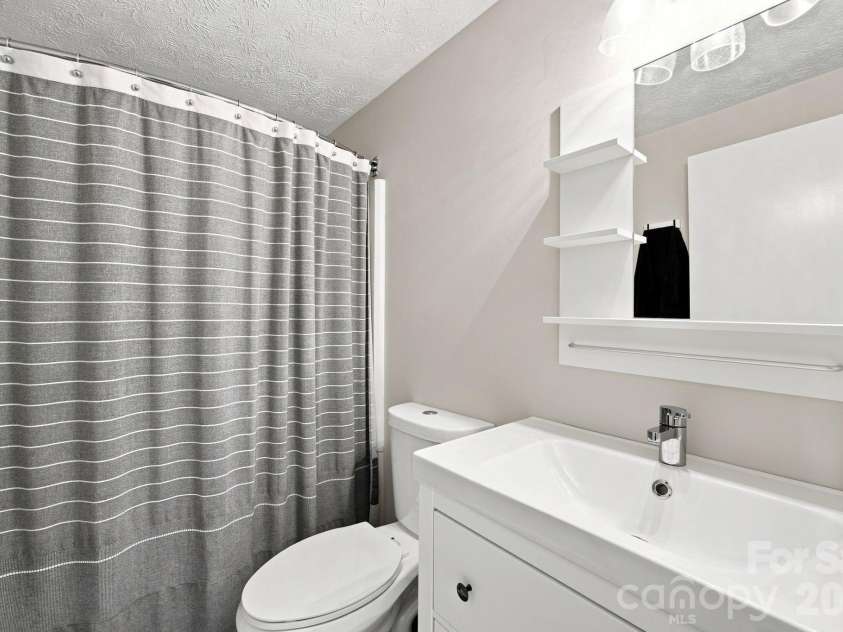 1217 Scaleybark Road, Charlotte, NC 28209.  MLS# CAR4416547, YatesRealty ID 46213. 