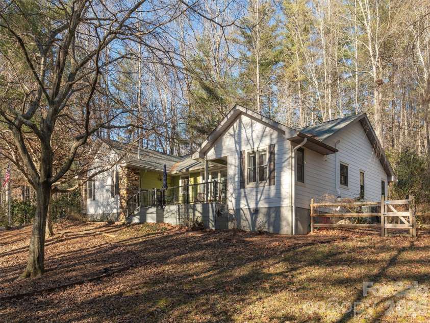 128 Camellia Way, Hendersonville, NC 28739.  MLS# CAR4333038, YatesRealty ID 4622. 