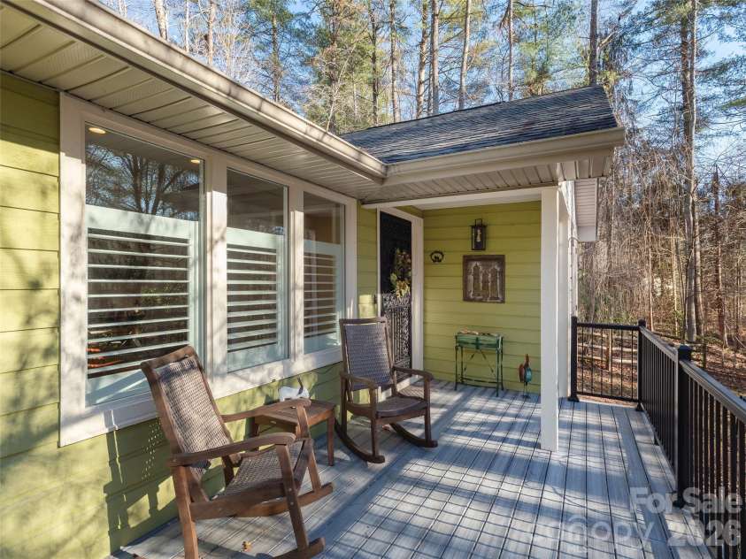 128 Camellia Way, Hendersonville, NC 28739.  MLS# CAR4333038, YatesRealty ID 4622. 