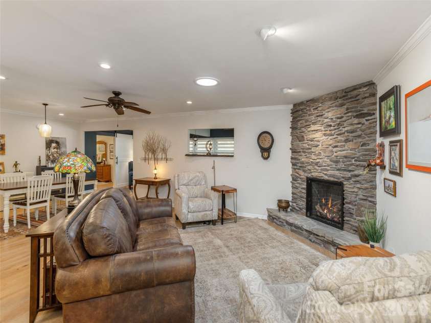 128 Camellia Way, Hendersonville, NC 28739.  MLS# CAR4333038, YatesRealty ID 4622. 