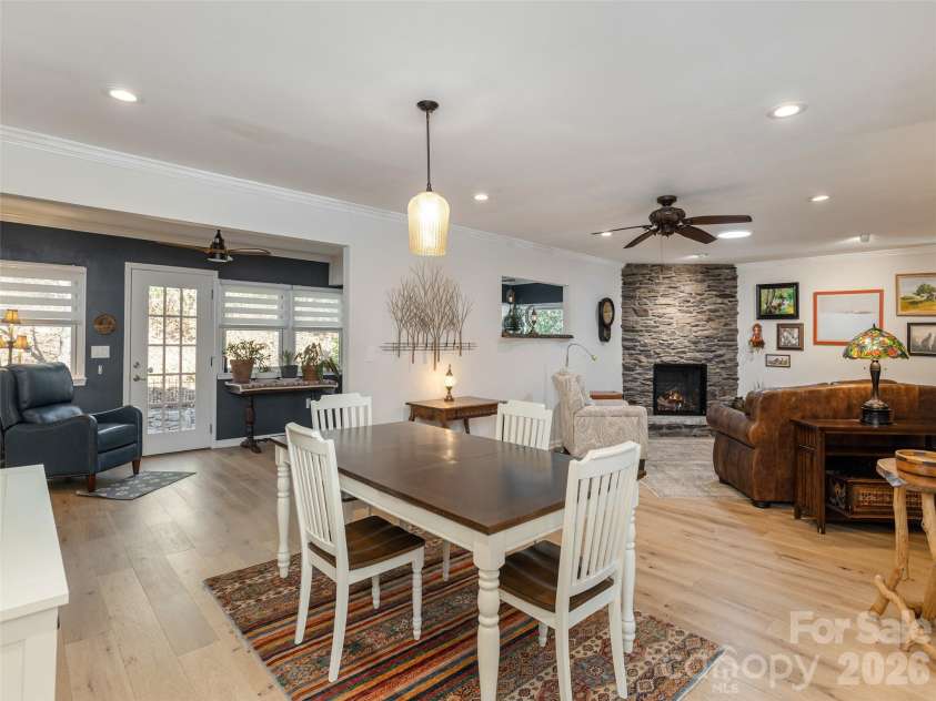 128 Camellia Way, Hendersonville, NC 28739.  MLS# CAR4333038, YatesRealty ID 4622. 