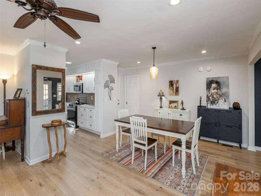 128 Camellia Way, Hendersonville, NC 28739.  MLS# CAR4333038, YatesRealty ID 4622. 