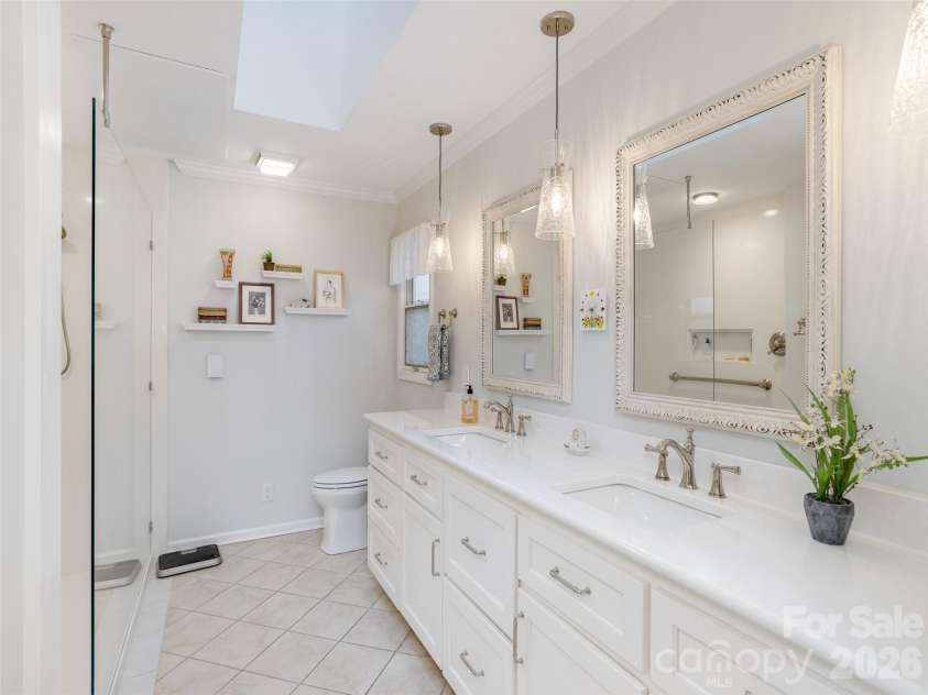 128 Camellia Way, Hendersonville, NC 28739.  MLS# CAR4333038, YatesRealty ID 4622. 