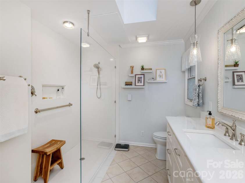 128 Camellia Way, Hendersonville, NC 28739.  MLS# CAR4333038, YatesRealty ID 4622. 