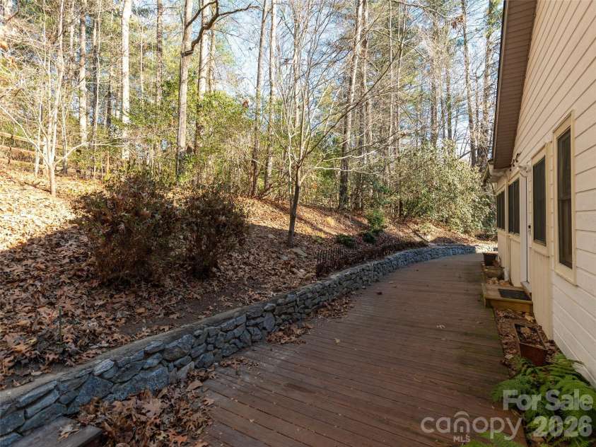 128 Camellia Way, Hendersonville, NC 28739.  MLS# CAR4333038, YatesRealty ID 4622. 