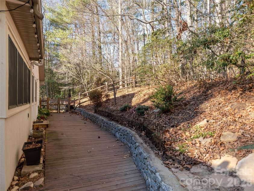 128 Camellia Way, Hendersonville, NC 28739.  MLS# CAR4333038, YatesRealty ID 4622. 