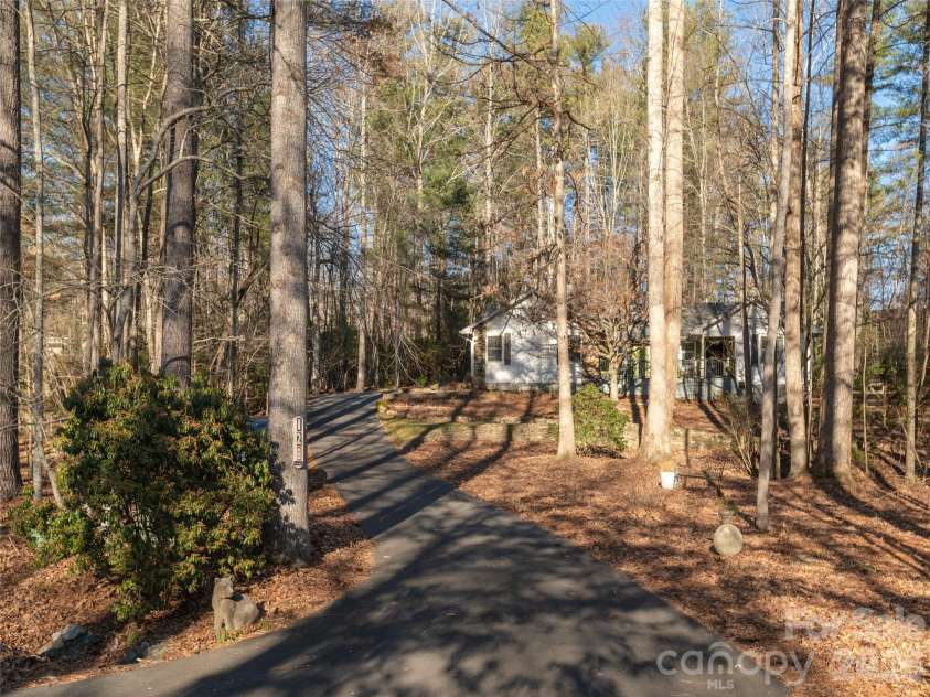 128 Camellia Way, Hendersonville, NC 28739.  MLS# CAR4333038, YatesRealty ID 4622. 