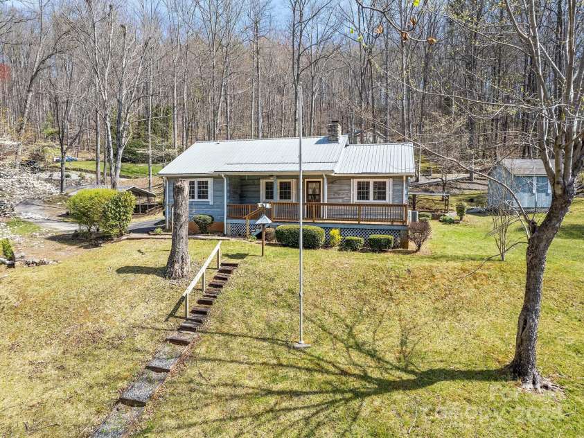 153 Forest Hill Road, Waynesville, NC 28785.  MLS# CAR4145154, YatesRealty ID 4622. 