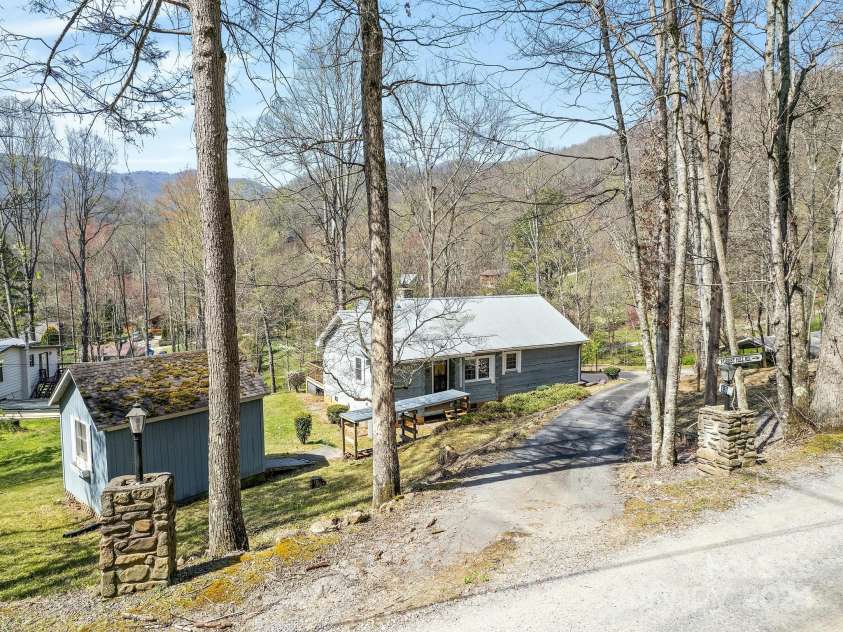 153 Forest Hill Road, Waynesville, NC 28785.  MLS# CAR4145154, YatesRealty ID 4622. 