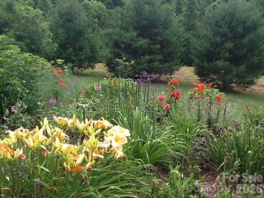 92 Lindon Cove Road, Candler, NC 28715.  MLS# CAR4415627, YatesRealty ID 46224. 