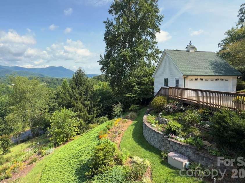 92 Lindon Cove Road, Candler, NC 28715.  MLS# CAR4415627, YatesRealty ID 46224. Beautiful Mountain Views