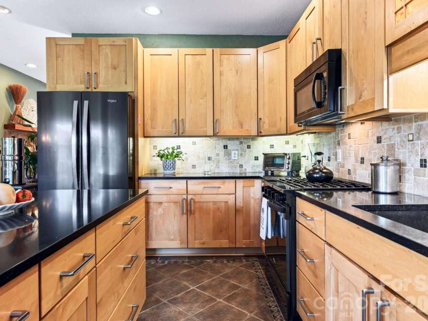92 Lindon Cove Road, Candler, NC 28715.  MLS# CAR4415627, YatesRealty ID 46224. Black Appliances