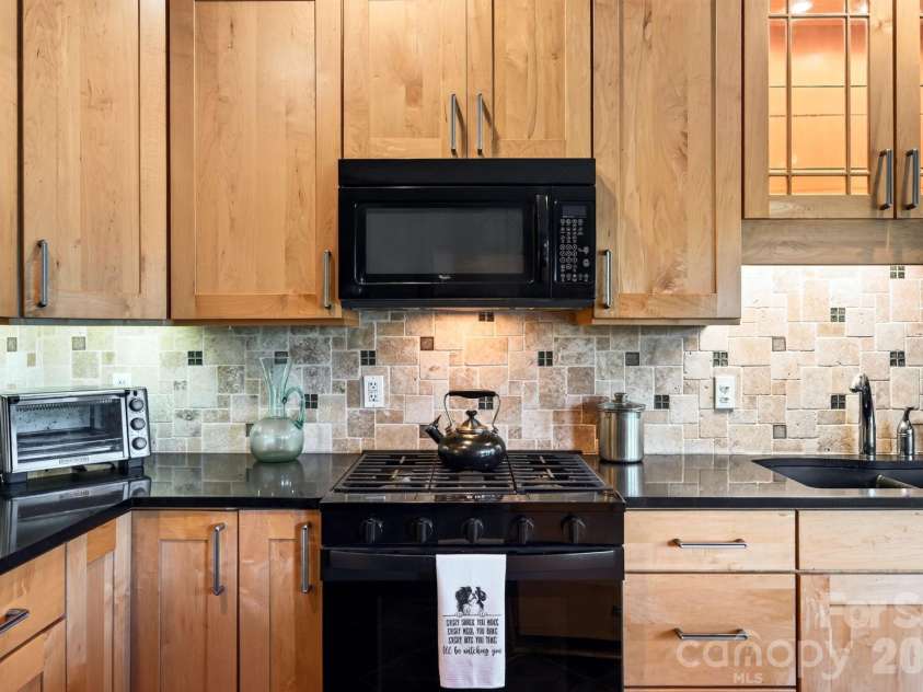 92 Lindon Cove Road, Candler, NC 28715.  MLS# CAR4415627, YatesRealty ID 46224. Newer Cabinets