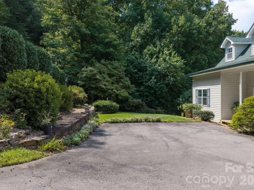 92 Lindon Cove Road, Candler, NC 28715.  MLS# CAR4415627, YatesRealty ID 46224. Substantial parking