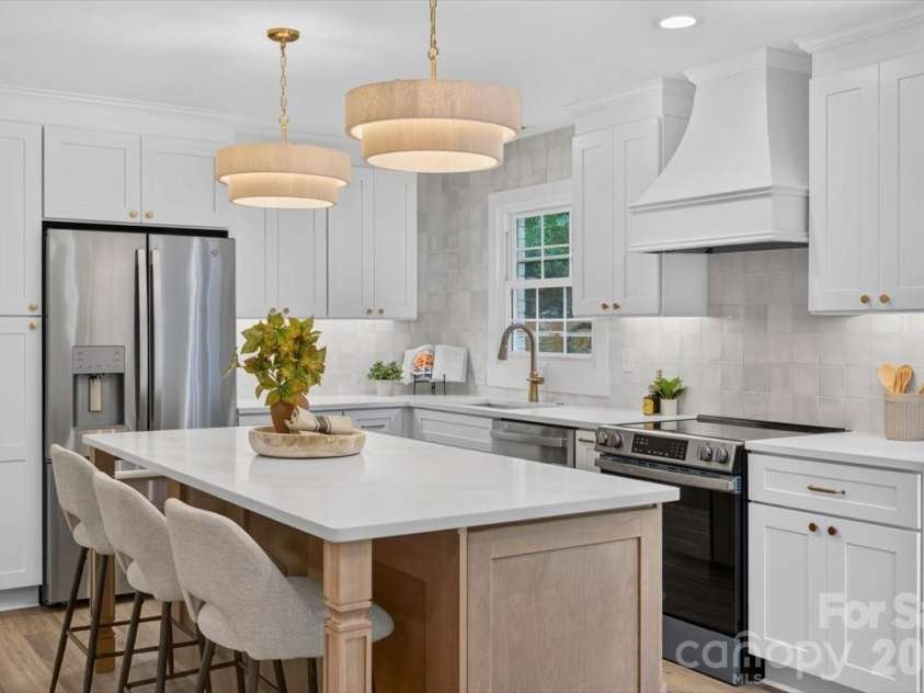 4752 Autumn Leaf Lane, Charlotte, NC 28277.  MLS# CAR4408724, YatesRealty ID 46226. 